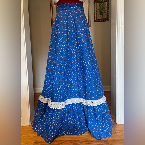 VTG 70s Floral Prairie Tired Maxi Skirt With Eyelet Lace Trim - Picture 5 of 14